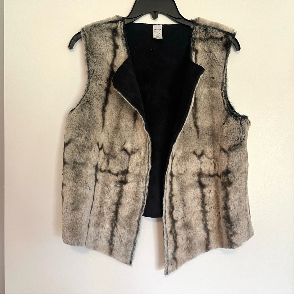 Refuge - Junior’s Grey Fur Vest (S)